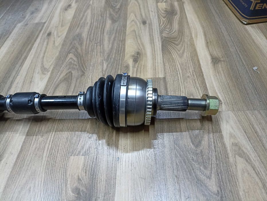 Привод в сборе гранаты на Mazda MPV 3л