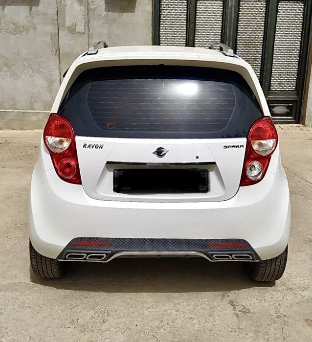 Spark avtomobil sotiladi