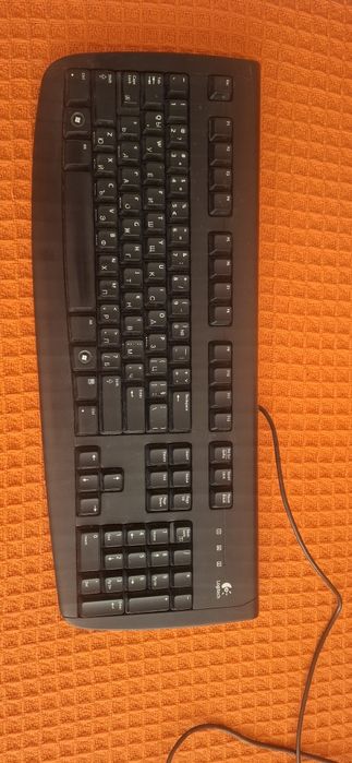 Клавиатура Delux, модел К9820 и Клавиатура Logitech