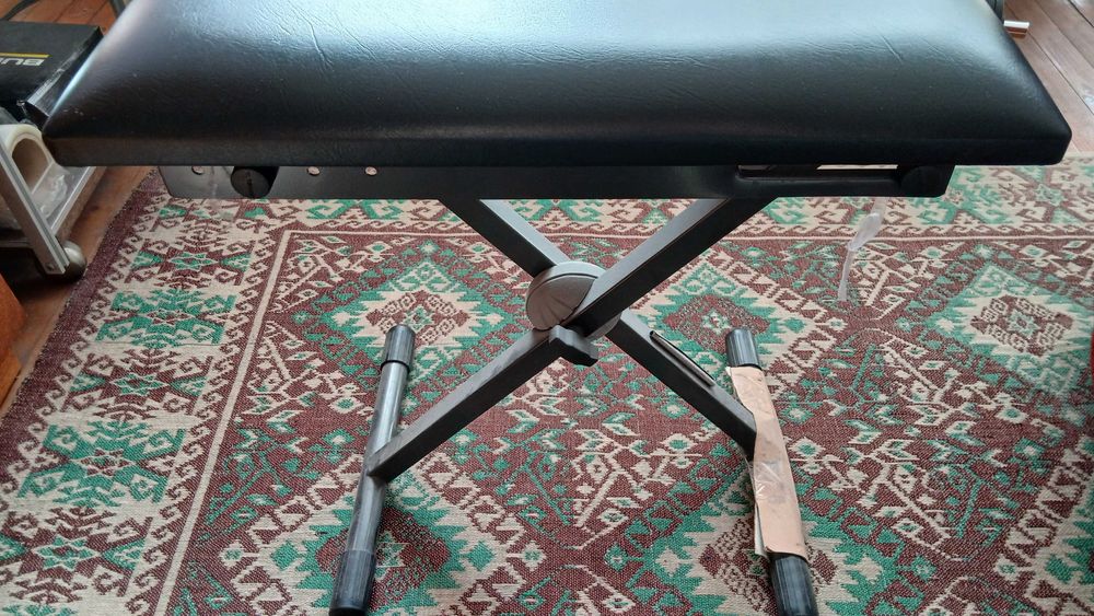 Столче за пиано 1 бр.