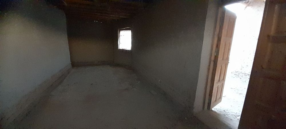 SROCHNIY Qurilishi tugallanmagan xovli joy 400 m²