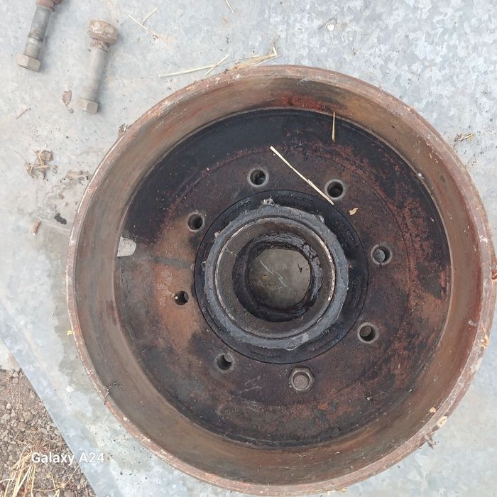 От прицепа ступица