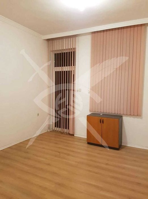 Дава се под наем Тристаен апартамент в София, Център - 100 кв.м за 648.21 € - Снимка #4