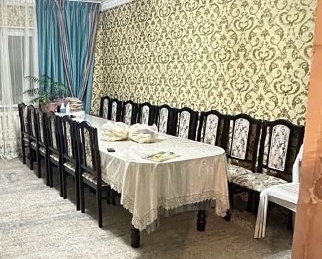 Стол и стулья б/у