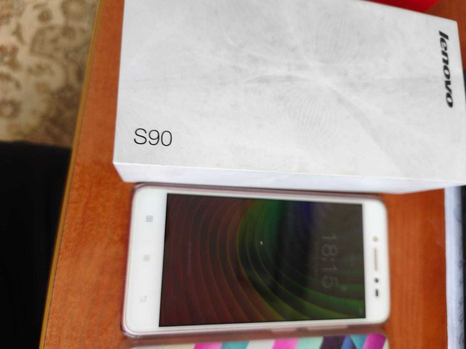 Смортофон Lenovo S90-A