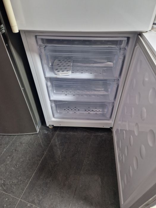 Хладилник с фризер Samsung A++ No Frost