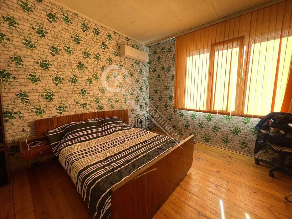 Продава се етаж от къща идеален център 120кв.м.