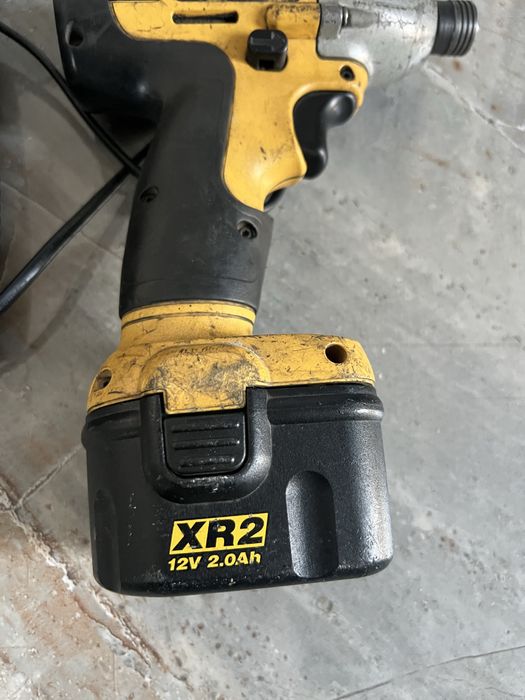 Filetanta cu Impact Dewalt cu Incarcator si Baterie XR  12V 2Ah