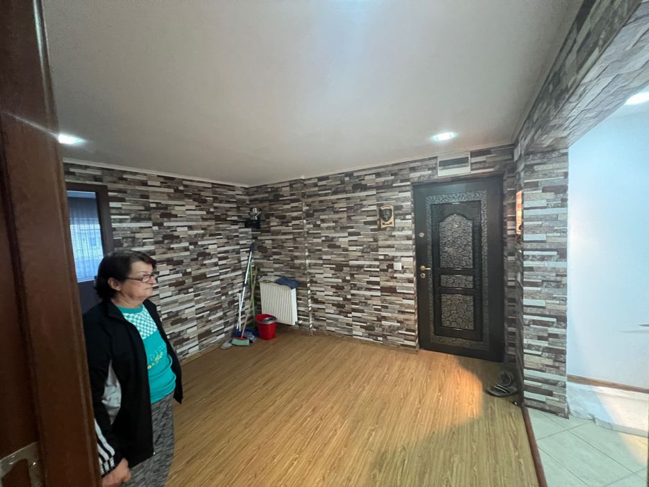 Vând apartament în Rovinari