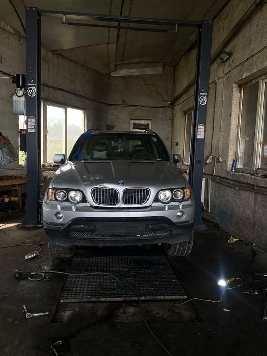 Dezmembrez BMW X5 3.0 Diesel