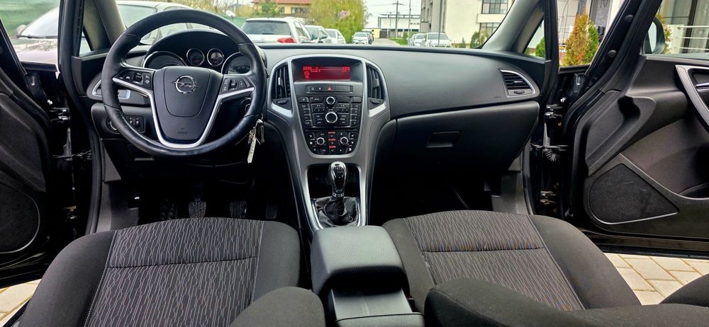 Opel astra j 1.7 cdti facelift  intretinut ,rar efectuat,volan incalzi