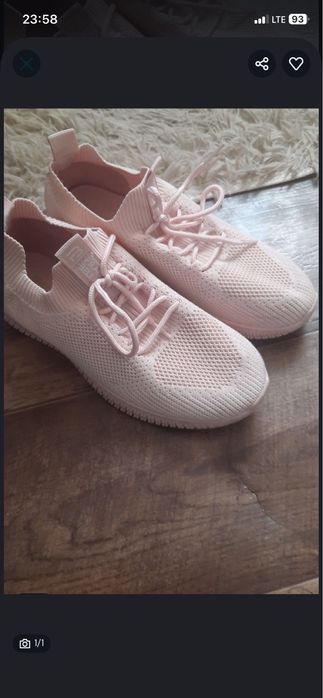 продам кросы женские
