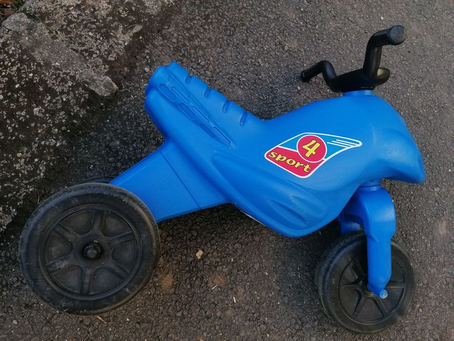 Motocicleta plastic (tricicleta)