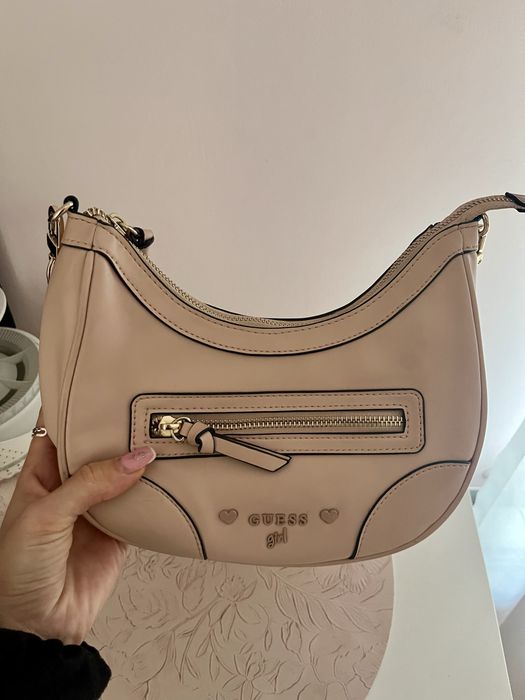 Дамска чантичка guess