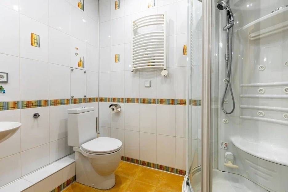 Сдаётся девушкам 3ёх комнатная квартира, цена для одной девушки