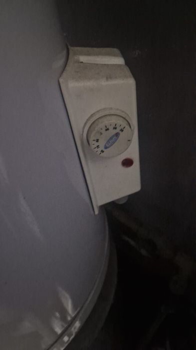Vând boiler pe lemne și electric