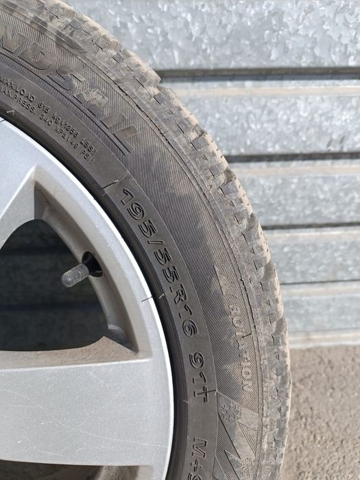 Продам зимнюю резину без дисков