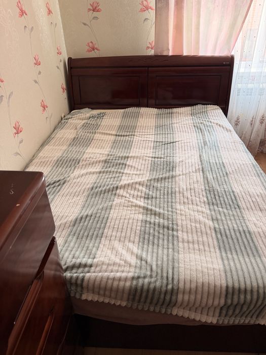 Продам спальный гарнитур