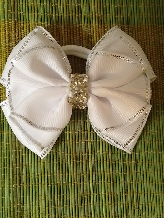 Белые бантики для школы