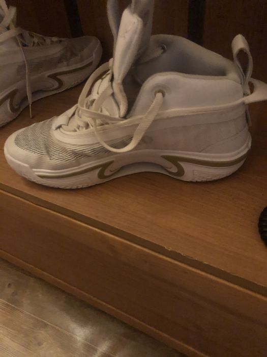 Продаю кроссовки JORDAN