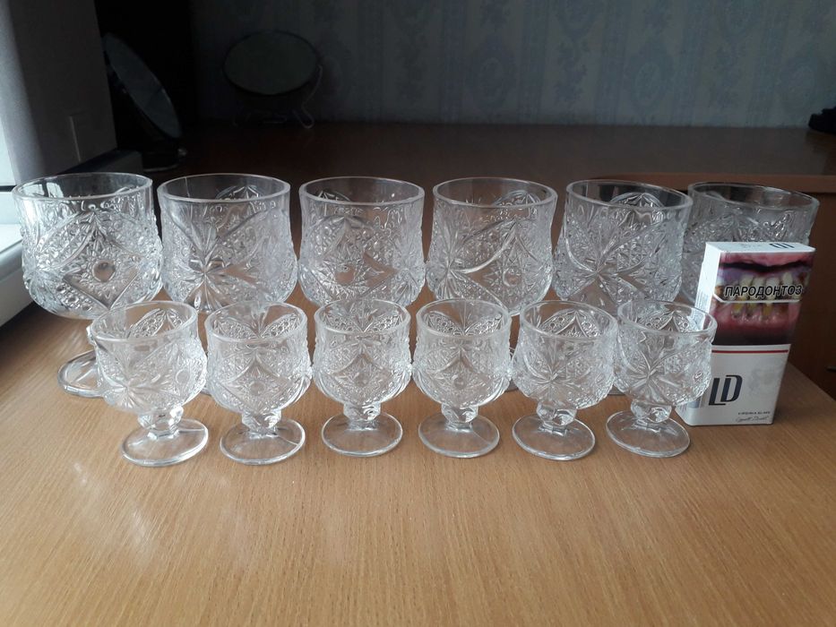 Набор в коробке хрустальных рюмок
