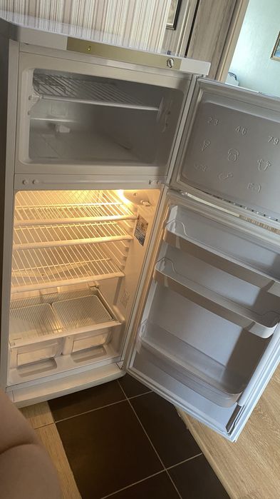 Холодильник , indesit
