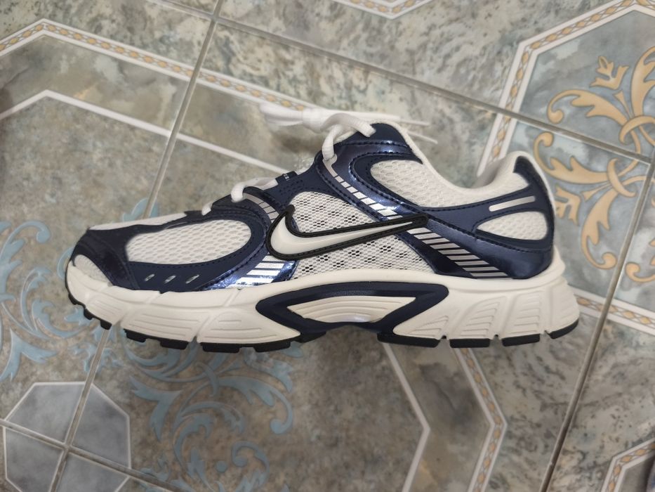 Adidasi NIKE V5 RNR