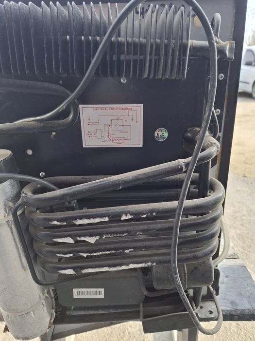 Малък хладилник/каравана, кемпер и др/