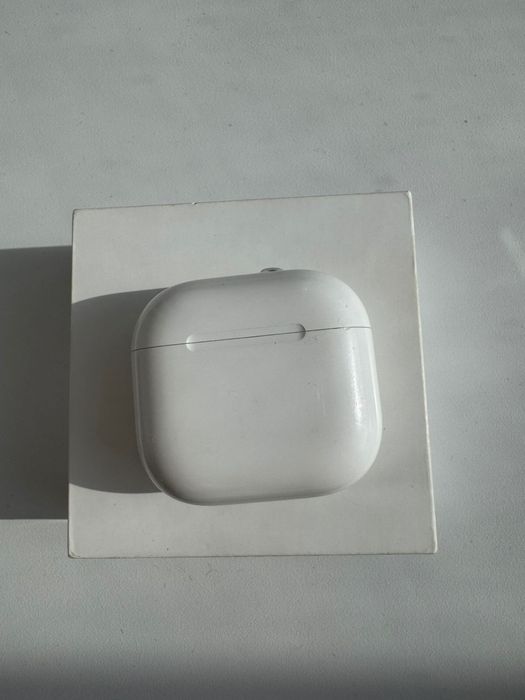 Продам airpods 4 оригинал