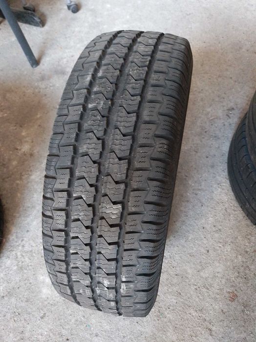 Гума за бус 215 65 16 цола континентал 1 брой