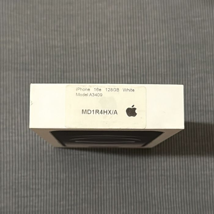 iPhone 16e 128Gb белый