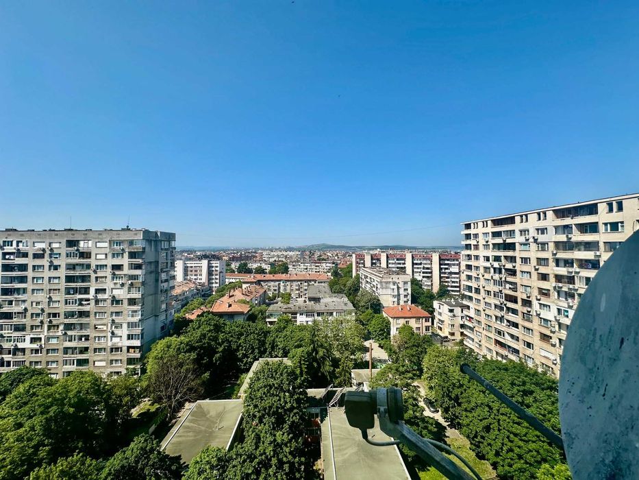 Продава се Тристаен апартамент в Бургас, Център - 90 кв.м за 2467 €/кв.м - Снимка #2