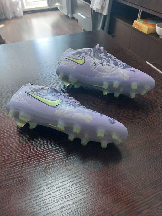 Футбольные кроссовки