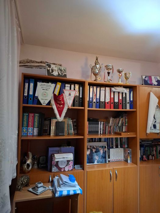 Шкаф / библиотека – масивен, запазен