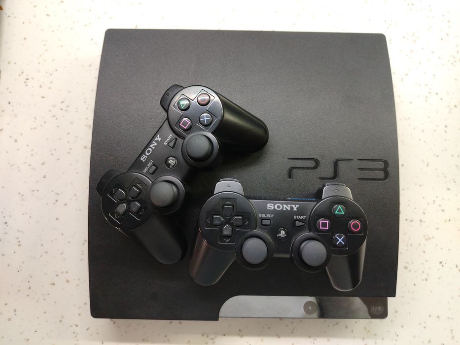 Продам отличную игровую приставку Sony PlayStation 3
