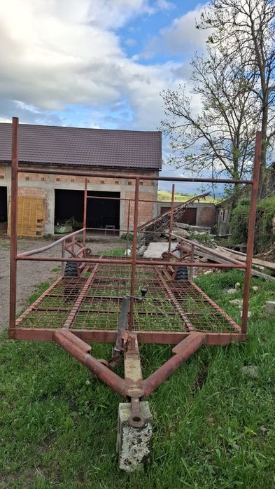 Vând remorcă pentru baloți sau schimb pe vaci