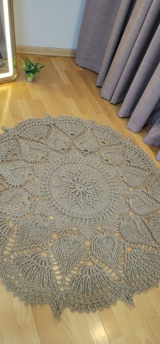 Вязаный ковер из джута