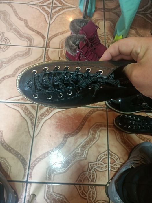 Vând încălțăminte de dama