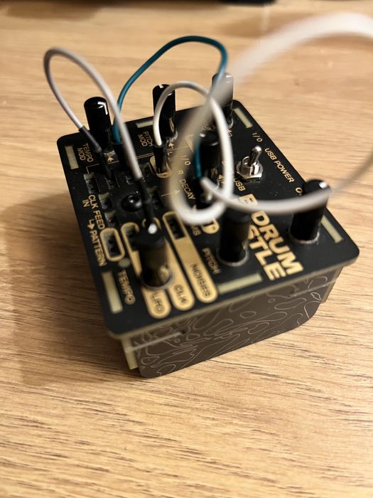 Synth Drum machine semi-modular Bastl Kastl