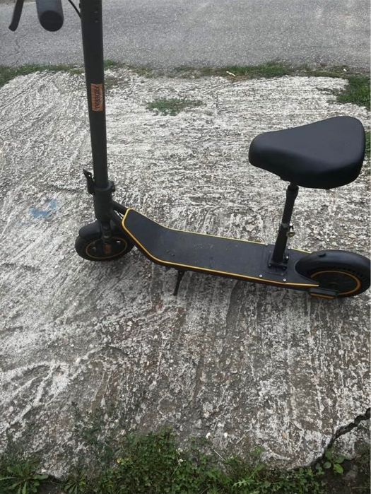 Vând trotinetă cu scaun detasabil