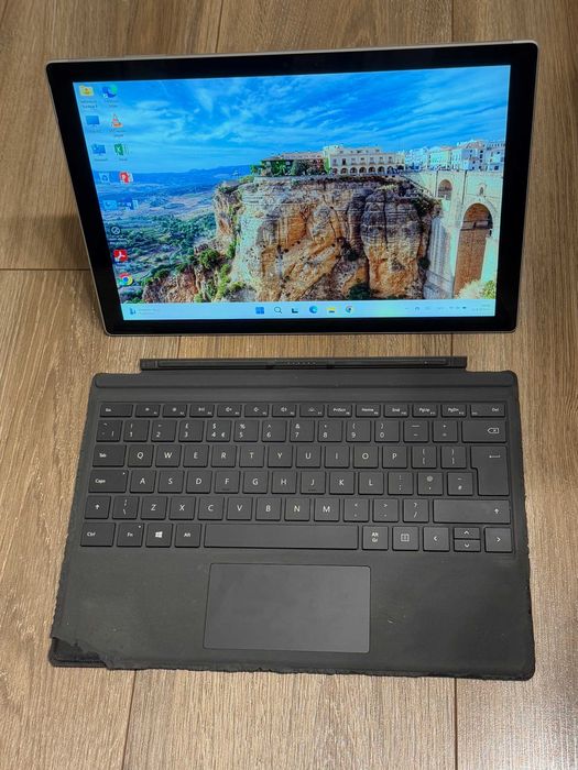 Microsoft Surface Pro 6 i5-8350U/8RAM/256SSD/Intel UHD 620/QHD Touch