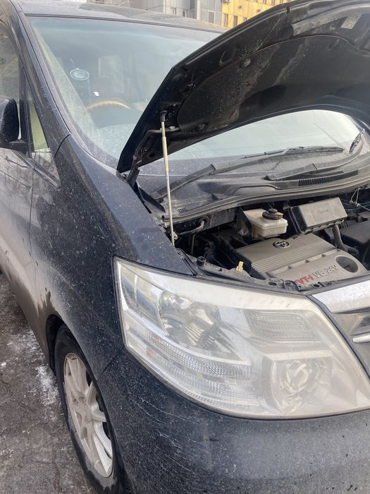 Заглушка держателя капота Toyota Alphard