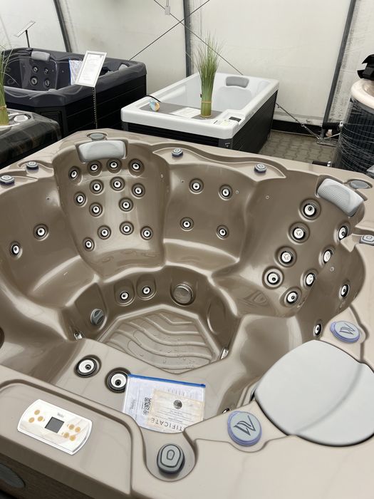 Jacuzzi Wellis Prague Life Deluxe Champagne, 6 persoane, 50 jeturi