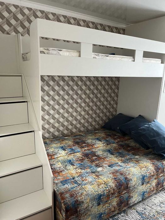 Продам двух ярусную кровать