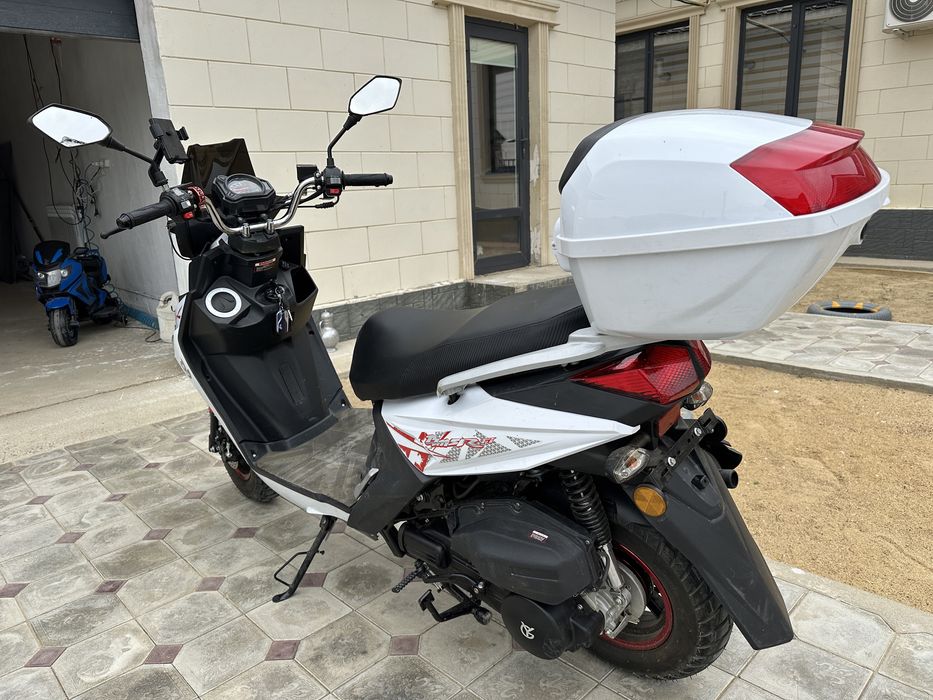 Продается скутер BWS R-Samurai белый, черный