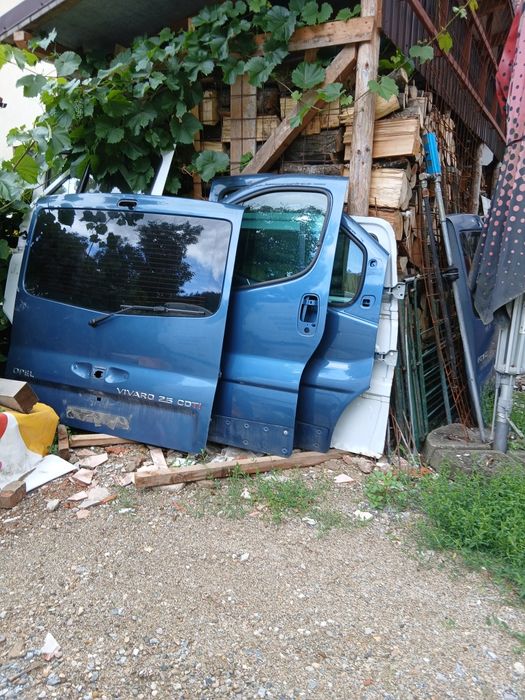 Dezmembrez Nissan Primastar Renault Trafic Opel Vivaro