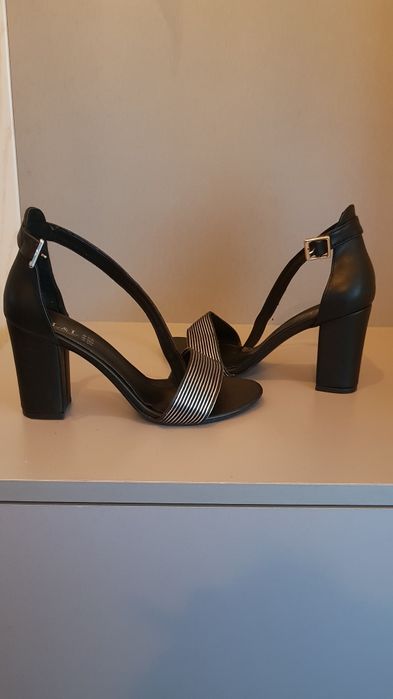 Дамски обувки на висок ток