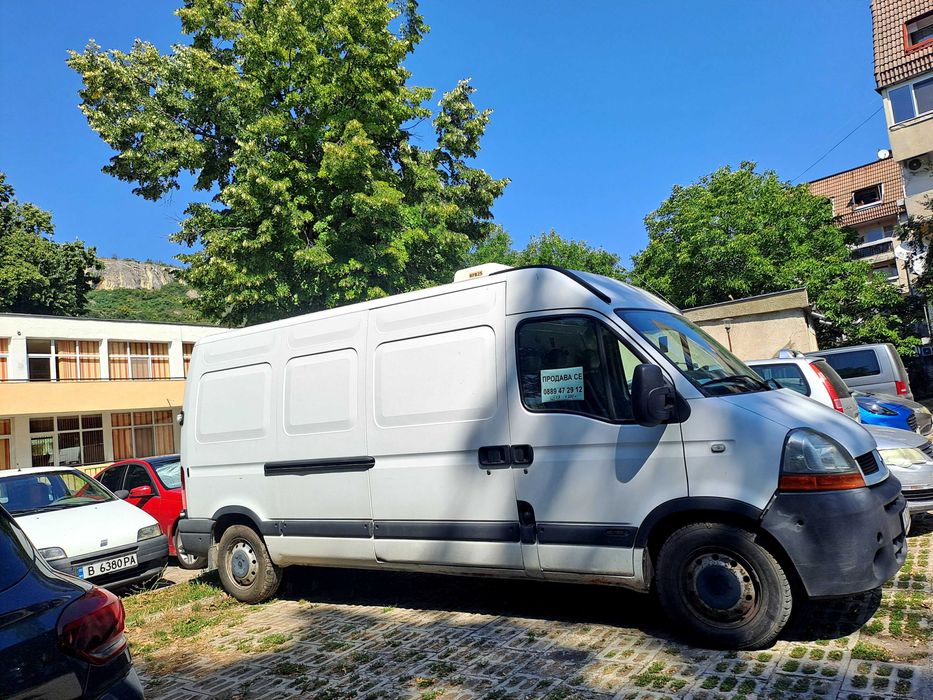 Продавам микробус Renault Master