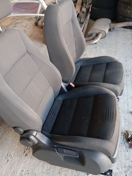 Салон седалки за Фолксваген туаран