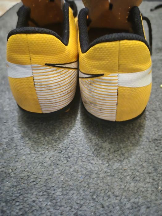 Ghete fotbal marimea 32